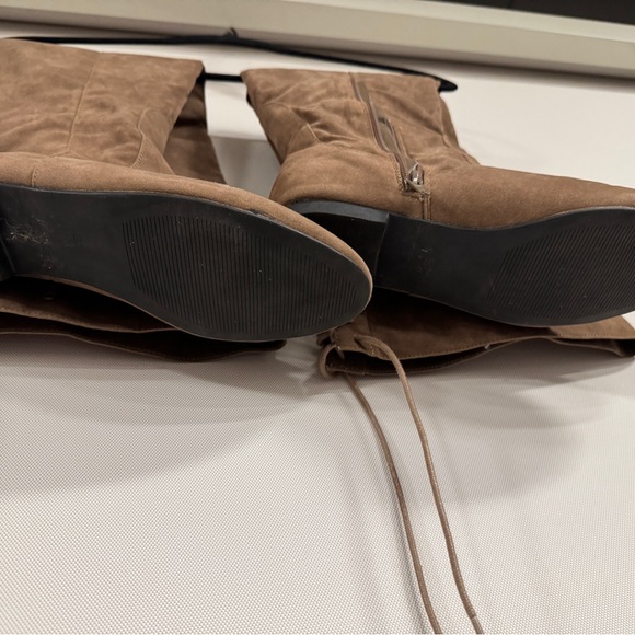 Stylish Tan Over the Knee Boots - Picture 2 of 4